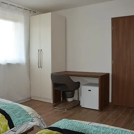 Na Zeleném Statku Affittacamere *